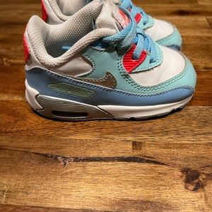 Toddler Nike shoes size 6